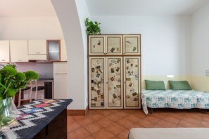1 bedroom, iron/ironing board, Internet, bed sheets