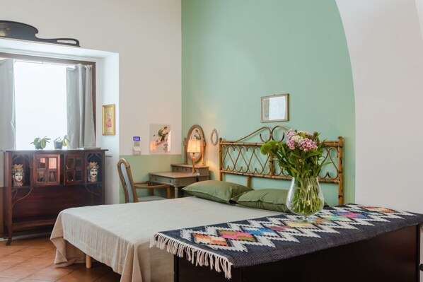 1 bedroom, iron/ironing board, Internet, bed sheets