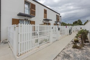 Exterior - Pula Modern Apartment with Private Parking! (Pula)