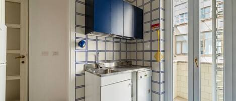 Mikrobølgeovn, ovn, kokeplater og oppvaskmaskin