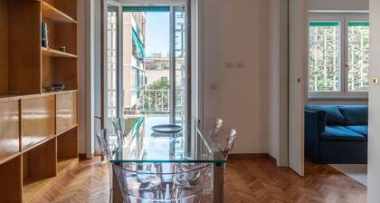 Cozy apartment of 90 sqm, can accommodate up to 5 people, located on the second floor of a building with a lift (NOT suitable for disabled people - 6 steps to access). The accommodation is located near one of the venues of the Sapienza University of Rome