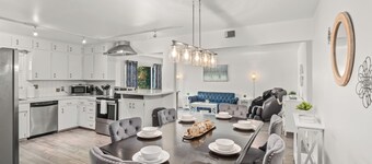 Elegant Hot tub l Fire Pit l BBQ l Oldtown Clovis