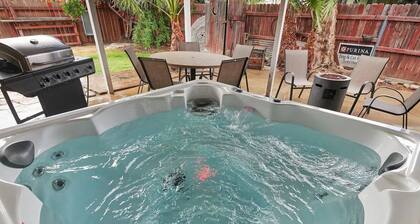 Elegant Hot tub l Fire Pit l BBQ l Oldtown Clovis