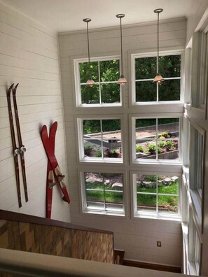 المنشأة من الداخل