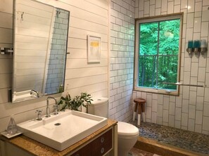 Unclassified image, 2 of 32, button