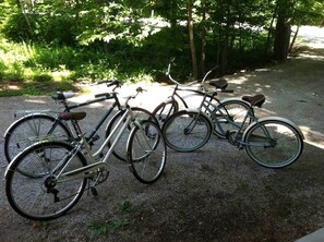 Property grounds - Ellison Bay Eclectic Style Cottage (Ellison Bay)