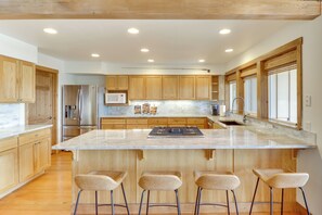 Fridge, microwave, stovetop, dishwasher - Ski-In/Ski-Out Whitefish Duplex w/ Hot Tub! (Whitefish)