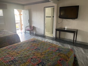 Habitación individual Confort | Zona de estar | Televisión de pantalla plana de 40 pulgadas con canales por satélite