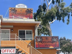 Vista frontal de la propiedad