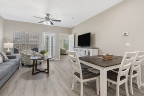 Dining - NEW Construction! SPECTACULAR location close to the Branson Strip, SDC & TRLake! (Branson)