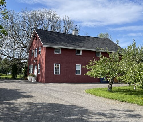 Charming Barn Studio - Sleeps 4