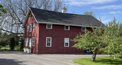 Charming Barn Studio - Sleeps 4