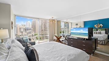 Een strijkplank/strijkijzer, wifi, beddengoed