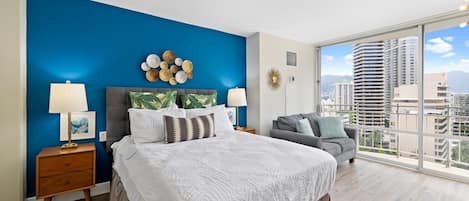Tabla de planchar con plancha, wifi y ropa de cama