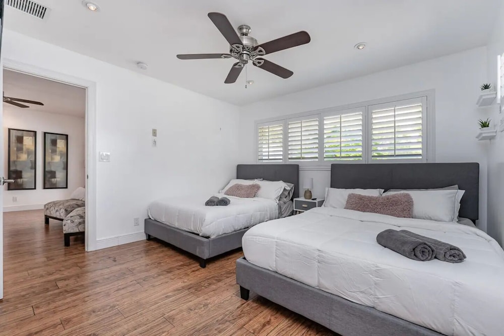 Tropical Waterfront Shared Pool 2bd 2ba Duplex Wilton Manors Vrbo