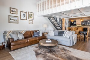 Een televisie, een open haard en videogames