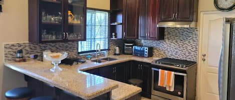 House | Private kitchen | Electric kettle, cookware/dishes/utensils