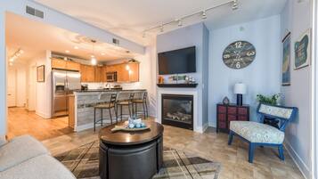 Télévision, cheminée