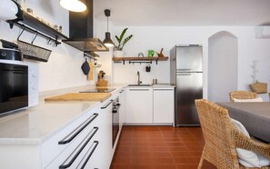 Fridge, microwave, oven, stovetop - Espiga – Sea Views in Cala Salions (6 pax) (Tossa De Mar)