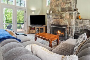 Smart TV, chimenea y reproductor de DVD