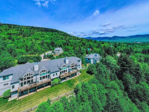 SH3 Luxurious Stonehill Townhouse in Bretton Woods with Magnificent Views, Dog Friendly!