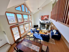 TV, fireplace