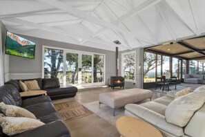 Smart TV, fireplace, DVD player, stereo