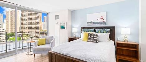 Tabla de planchar con plancha, wifi y ropa de cama