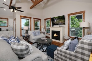 Smart TV, fireplace