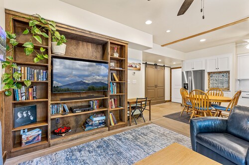 Eco Suite w/ Mountain Views