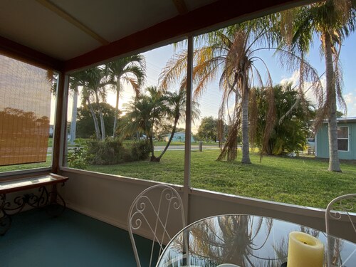 Vintage Vero Bungalow II