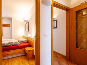 3 bedrooms, iron/ironing board, travel crib, free WiFi - Beautiful apartment for 6 guests with WIFI and TV (Mazzin)