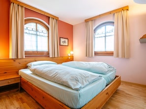 3 bedrooms, travel crib, free WiFi