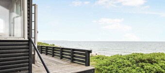 Welcoming holiday home right down to the water