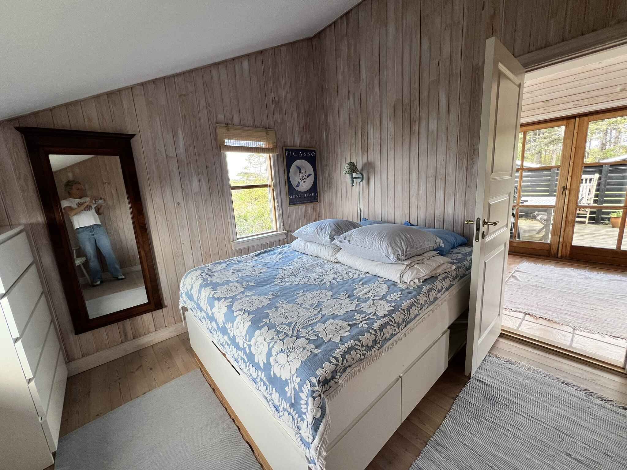 4 bedrooms, iron/ironing board, free WiFi