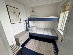4 bedrooms, iron/ironing board, free WiFi