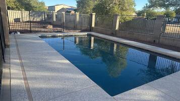 室外游泳池,恒温泳池