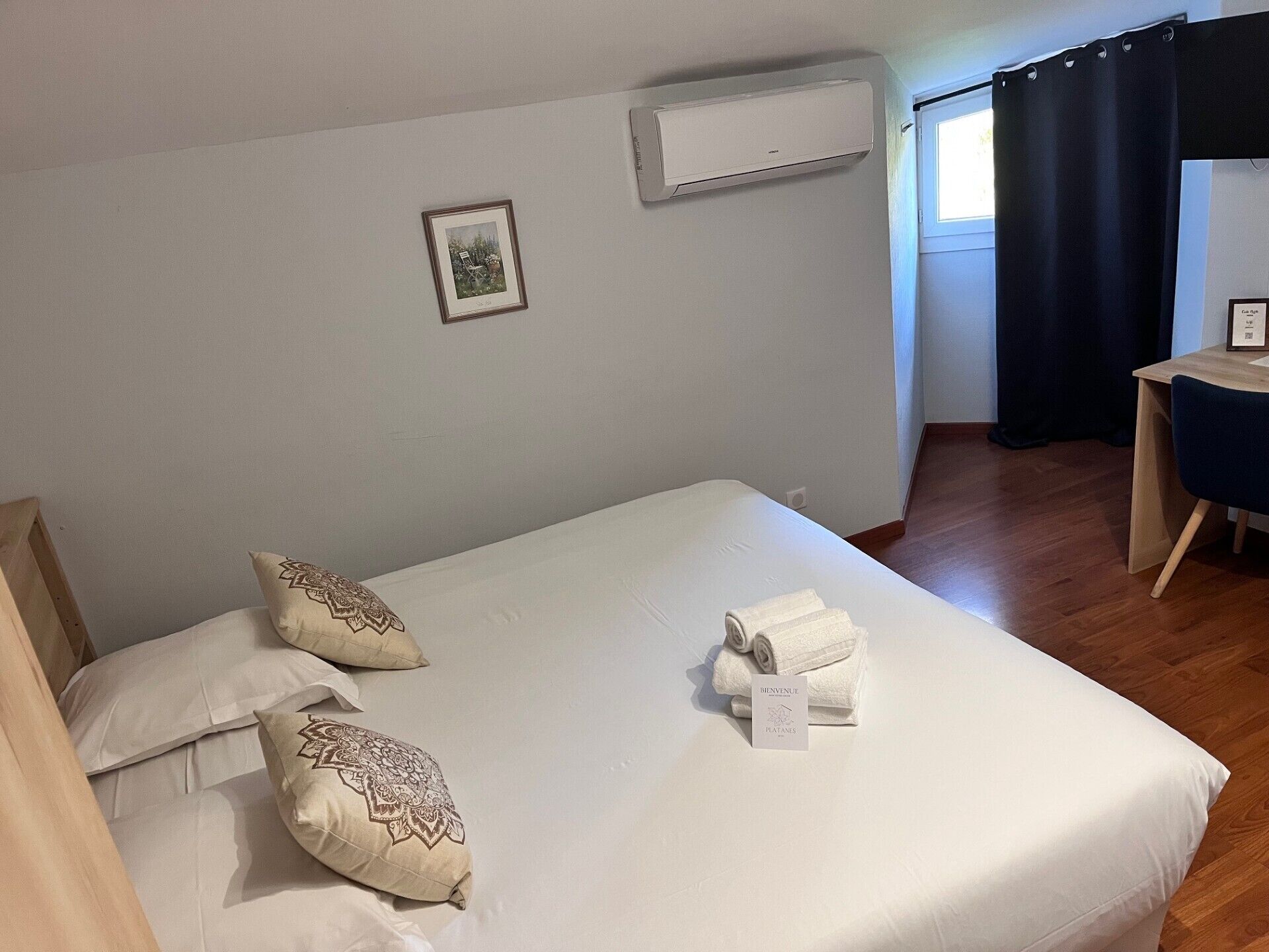 Premium bedding, desk, soundproofing, free WiFi