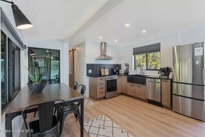 Fridge, oven, stovetop, dishwasher