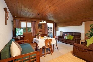 Fernseher, Tischtennisplatte