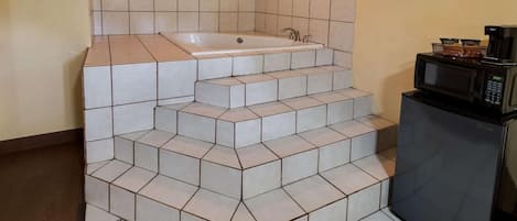 Honeymoon Room, 1 King Bed, Jetted Tub | Free WiFi, bed sheets