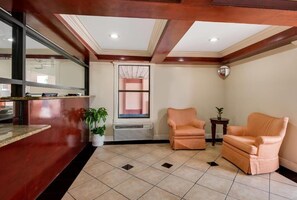 Lobby - Rodeway Inn & Suites New Orleans East (New Orleans)