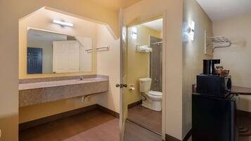 Phòng phong cách cổ điển, 2 giường cỡ queen | Phòng tắm