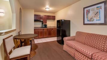 Basic Room, 1 King Bed | Free WiFi, bed sheets