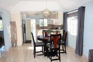 House | In-room dining - Soleil Hartland 122 (St. Ann's Bay)