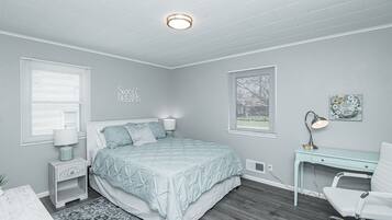 3 bedrooms, desk, iron/ironing board, travel cot
