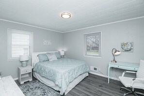 3 Schlafzimmer, Schreibtisch, Bügeleisen/Bügelbrett, Reisekinderbett