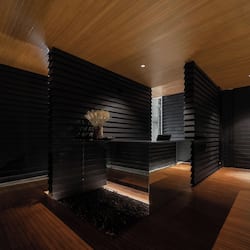 Couples treatment rooms, body treatments, deep-tissue massages