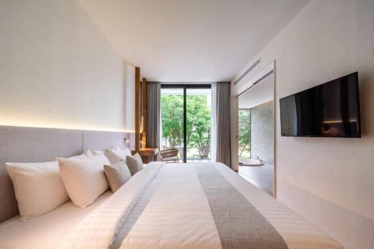 1 bedroom, minibar, in-room safe, laptop workspace