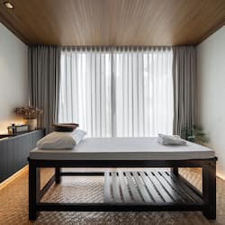 Couples treatment rooms, body treatments, deep-tissue massages